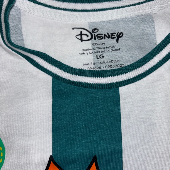 BRAND NEW DISNEY TIGGER MEN’S STRIPED SHIRT!!! - Picture 3 of 3